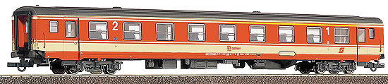 Passenger car 1st/2nd class<br /><a href='images/pictures/Roco/64783.jpg' target='_blank'>Full size image</a>